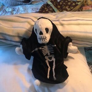 Creepers Beanie Baby 2001 skeleton dressed in a skeleton costume Halloween